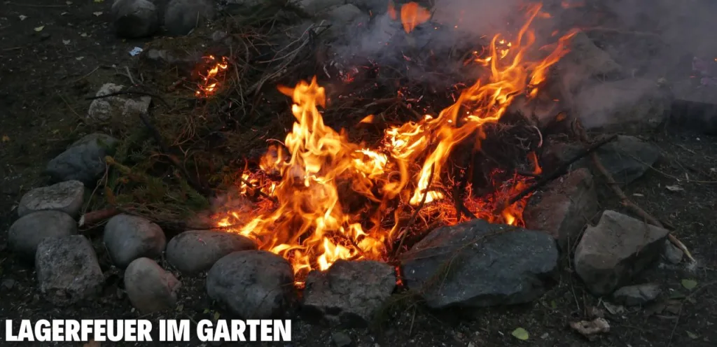 Lagerfeuer im Garten